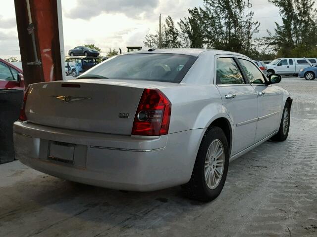 2C3CA5CV3AH284093 - 2010 CHRYSLER 300 TOURIN SILVER photo 4