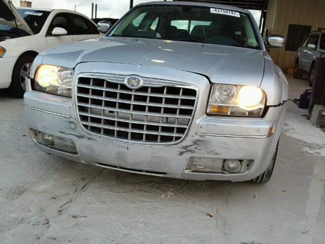 2C3CA5CV3AH284093 - 2010 CHRYSLER 300 TOURIN SILVER photo 9