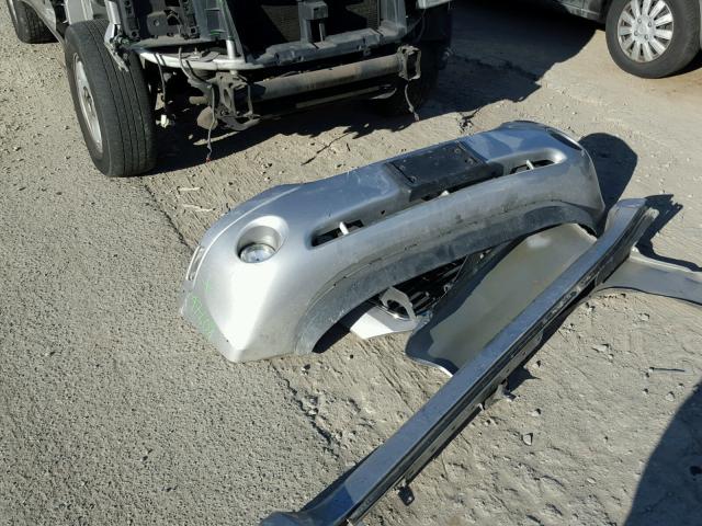 1GKDS13S772114059 - 2007 GMC ENVOY SILVER photo 9