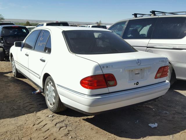 WDBJF20F1VA368089 - 1997 MERCEDES-BENZ E 300D WHITE photo 3