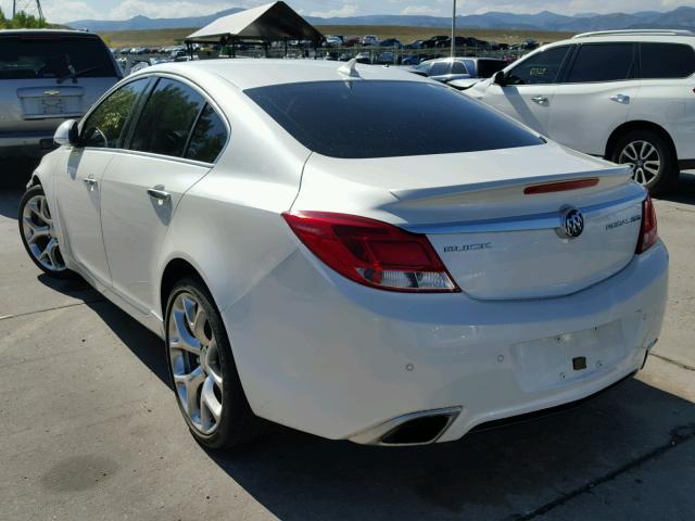 2G4GV5GV5C9100695 - 2012 BUICK REGAL WHITE photo 3