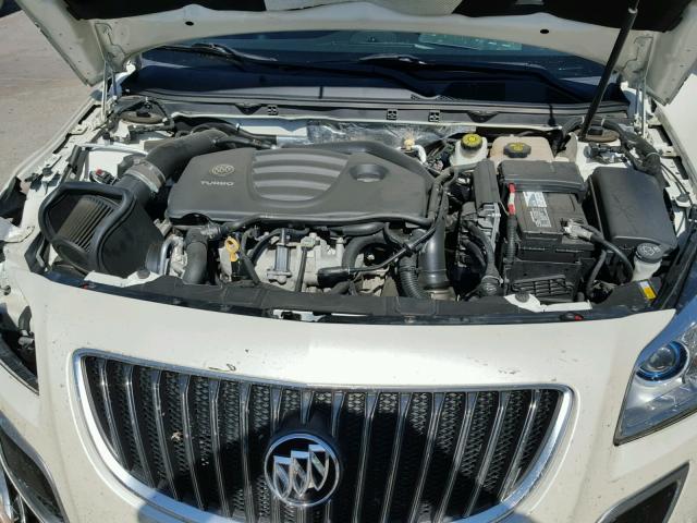 2G4GV5GV5C9100695 - 2012 BUICK REGAL WHITE photo 7