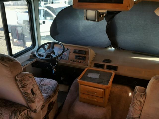 1GBKP37N3R3308089 - 1994 CHEVROLET RV TAN photo 9