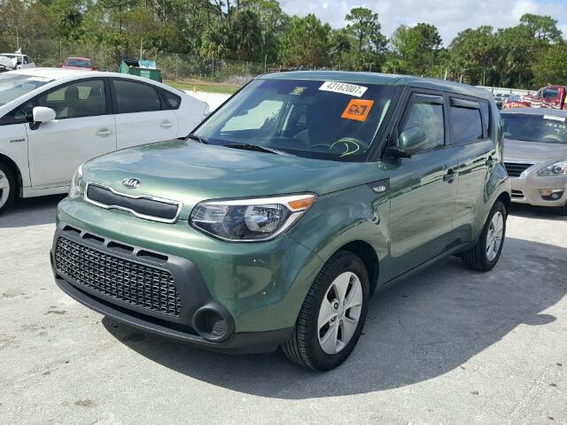 KNDJN2A22E7045621 - 2014 KIA SOUL GREEN photo 2