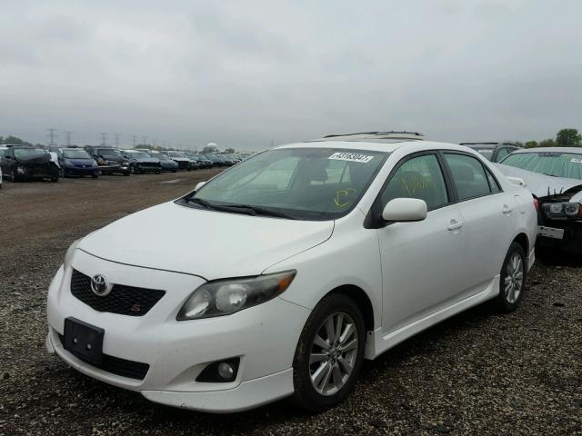 1NXBU40E39Z124135 - 2009 TOYOTA COROLLA BA WHITE photo 2