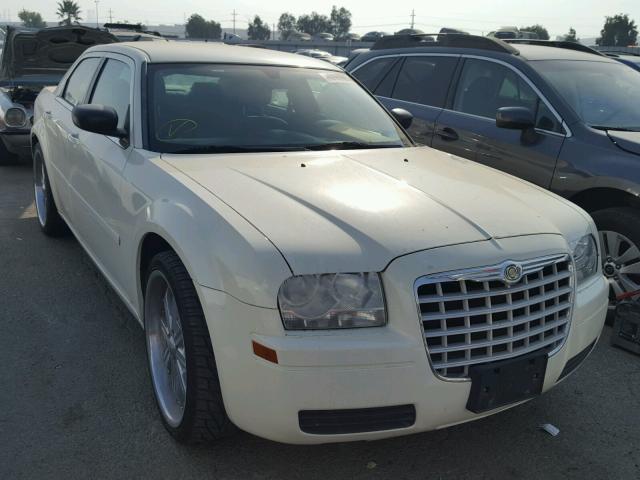 2C3JA43R25H143185 - 2005 CHRYSLER 300 WHITE photo 1