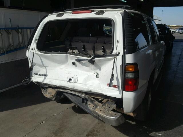 1GKEK13TX6J110878 - 2006 GMC YUKON WHITE photo 4