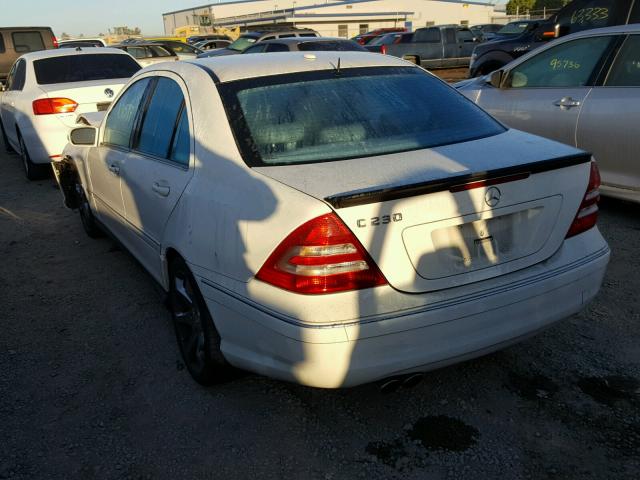 WDBRF52H17F855611 - 2007 MERCEDES-BENZ C 230 WHITE photo 3