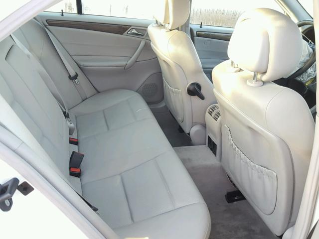 WDBRF52H17F855611 - 2007 MERCEDES-BENZ C 230 WHITE photo 6