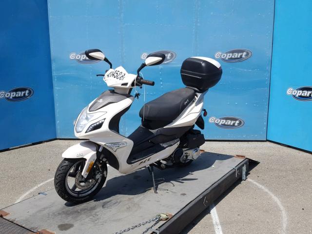 LB5TMCBB6CZ000048 - 2012 ZNEN SCOOTER TWO TONE photo 2