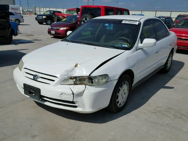 1HGCG564X2A078140 - 2002 HONDA ACCORD LX WHITE photo 2