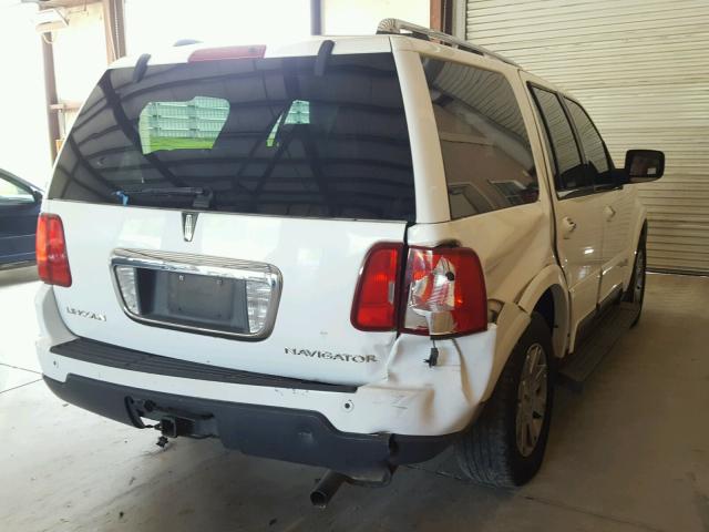 5LMFU27R54LJ32392 - 2004 LINCOLN NAVIGATOR Blanc photo 4