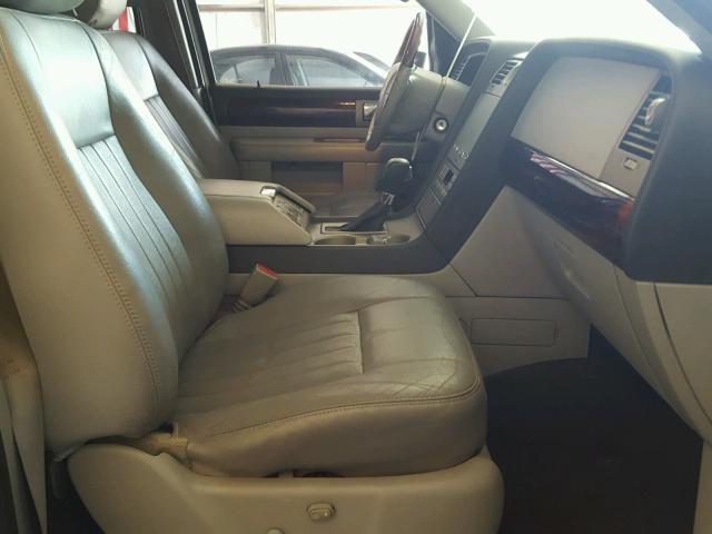 5LMFU27R54LJ32392 - 2004 LINCOLN NAVIGATOR Blanc photo 5