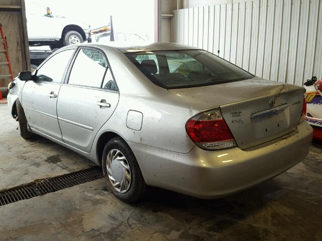 JTDBE32K353029816 - 2005 TOYOTA CAMRY LE SILVER photo 3