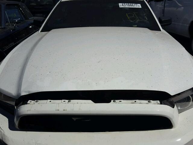 1ZVBP8EM3D5224660 - 2013 FORD MUSTANG WHITE photo 7