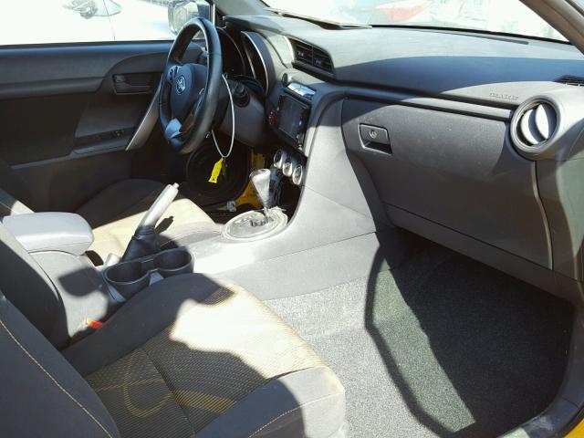 JTKJF5C71C3026207 - 2012 TOYOTA SCION TC 黄色 照片 5