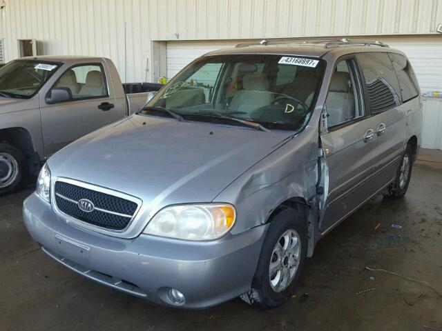 KNDUP132856760231 - 2005 KIA SEDONA SILVER photo 2