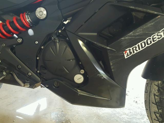 JKAEXEE11CDA07971 - 2012 KAWASAKI EX650 EC RED photo 7