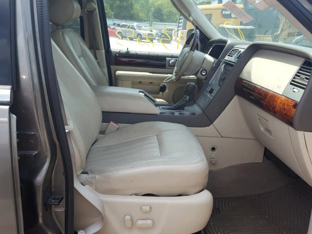 5LMFU27R74LJ31714 - 2004 LINCOLN NAVIGATOR BROWN photo 5