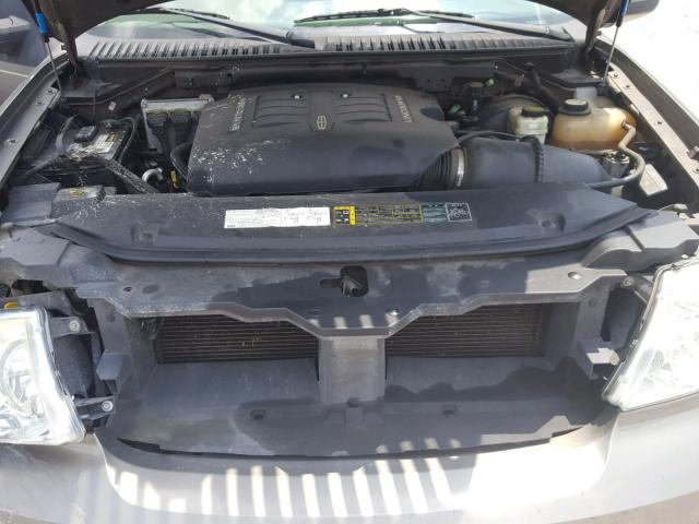 5LMFU27R74LJ31714 - 2004 LINCOLN NAVIGATOR BROWN photo 7