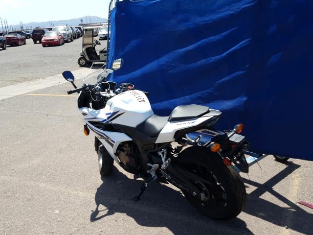 MLHPC4462G5300211 - 2016 HONDA CBR500 R WHITE photo 3