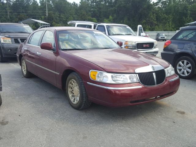 1LNFM83WXWY698538 - 1998 LINCOLN TOWN CAR C BURGUNDY photo 1