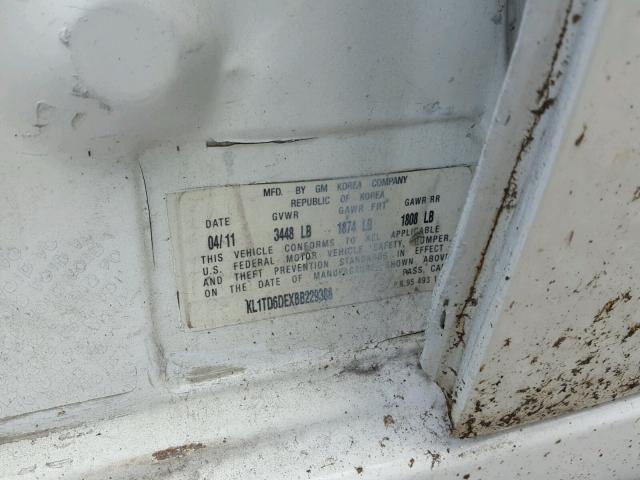 KL1TD6DEXBB229388 - 2011 CHEVROLET AVEO LS WHITE photo 10