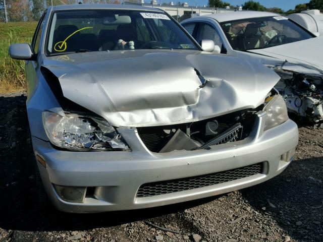 JTHBD192140088892 - 2004 LEXUS IS 300 SILVER photo 9