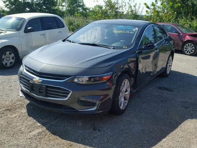1G1ZE5SXXJF102591 - 2018 CHEVROLET MALIBU PRE GRAY photo 2