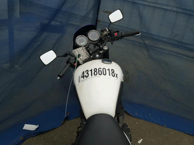 SMT900K12ET616562 - 2014 TRIUMPH MOTORCYCLE BONNEVILLE WHITE photo 5