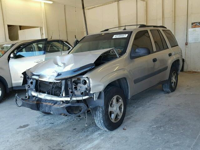 1GNDS13S552142524 - 2005 CHEVROLET TRAILBLAZE TAN photo 2