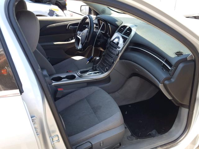 1G11A5SA0DF270880 - 2013 CHEVROLET MALIBU LS 银色 照片 5