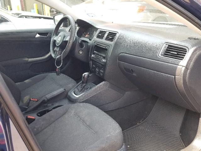 3VW2K7AJ2CM371775 - 2012 VOLKSWAGEN JETTA BASE 蓝色 照片 5