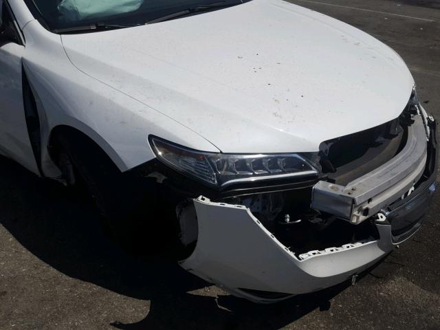 19UUB2F33GA000508 - 2016 ACURA TLX WHITE photo 9