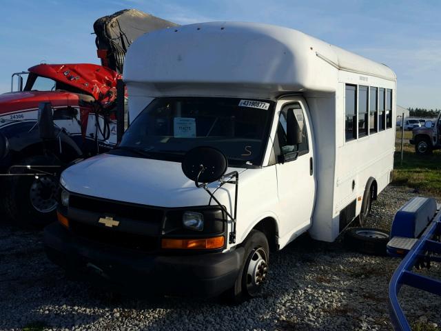 1GB3G2BG1C1107284 - 2012 CHEVROLET EXPRESS G3 WHITE photo 2