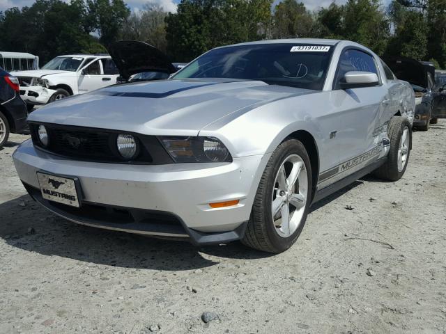 1ZVBP8CH0A5117387 - 2010 FORD MUSTANG GT SILVER photo 2