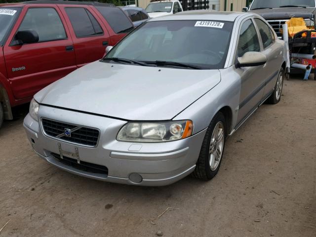 YV1RS592452475210 - 2005 VOLVO S60 2.5T SILVER photo 2