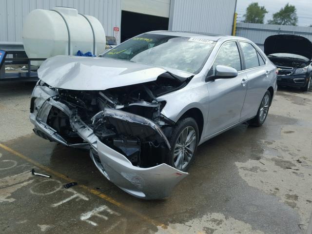 4T1BF1FK5GU525396 - 2016 TOYOTA CAMRY LE ვერცხლისფერი ფოტო 2