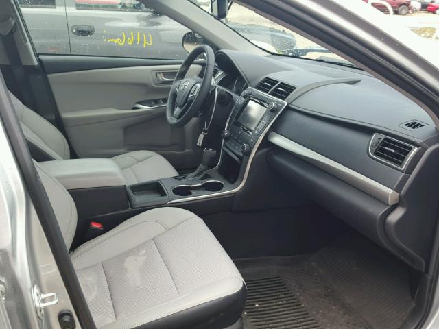 4T1BF1FK5GU525396 - 2016 TOYOTA CAMRY LE ვერცხლისფერი ფოტო 5