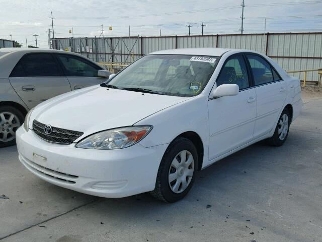 4T1BE32K12U086081 - 2002 TOYOTA CAMRY LE WHITE photo 2