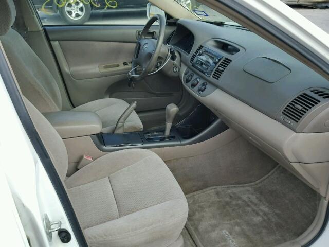 4T1BE32K12U086081 - 2002 TOYOTA CAMRY LE 白色 照片 5