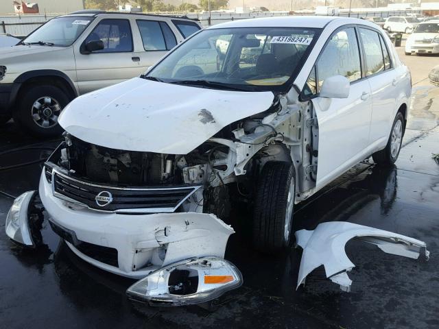 3N1BC1AP8BL413861 - 2011 NISSAN VERSA S WHITE photo 2