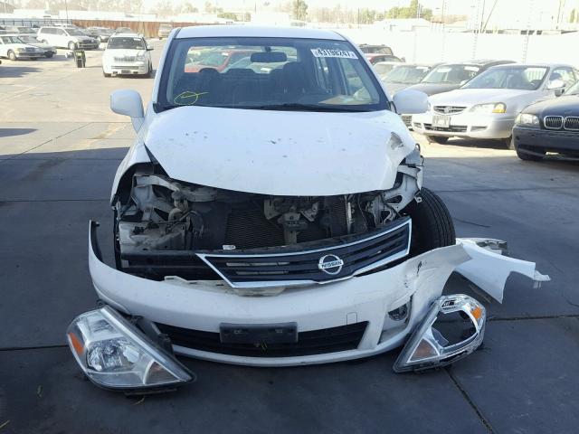 3N1BC1AP8BL413861 - 2011 NISSAN VERSA S WHITE photo 9