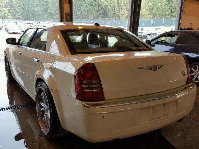 2C3AA63H55H675100 - 2005 CHRYSLER 300C CREAM photo 3