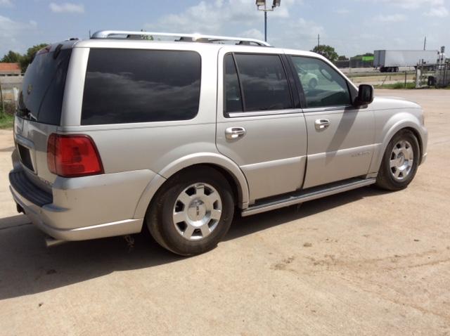 5LMFU27536LJ23464 - 2006 LINCOLN NAVIGATOR Gümüş fotoğraf 4