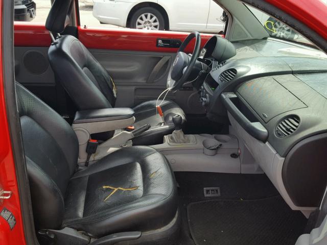 3VWCD21C3YM488498 - 2000 VOLKSWAGEN NEW BEETLE 红色 照片 5