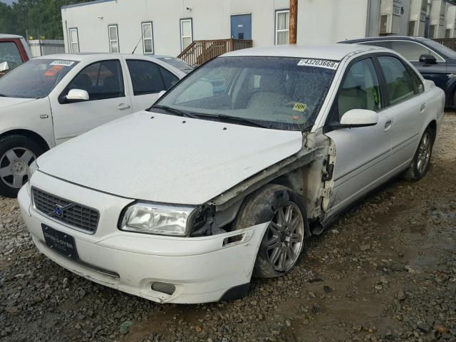 YV1TS592X51390870 - 2005 VOLVO S80 2.5T WHITE photo 2