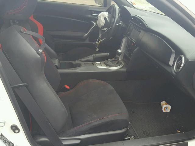 JF1ZNAA18D2716229 - 2013 TOYOTA SCION FR-S WHITE photo 5