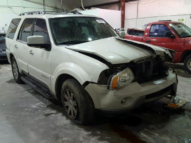5LMFU27R34LJ42175 - 2004 LINCOLN NAVIGATOR თეთრი ფოტო 1