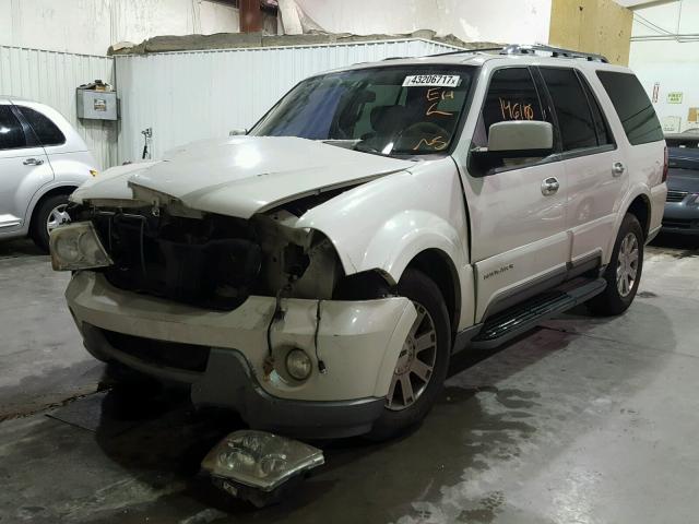 5LMFU27R34LJ42175 - 2004 LINCOLN NAVIGATOR თეთრი ფოტო 2